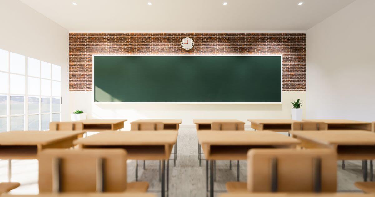 黒板のある学校の教室